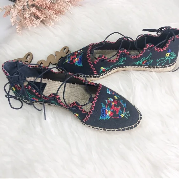 NWT Tory Burch Sonoma Embroidered Ghillie Flats