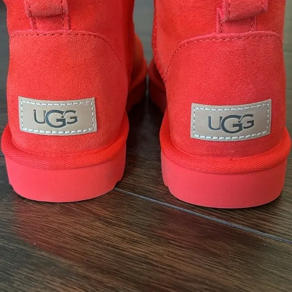 NWT! UGG Mini II Boots!