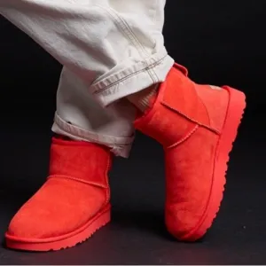 NWT! UGG Mini II Boots!