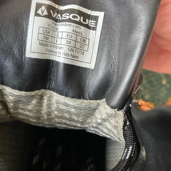 NWT Vasque Brown and Black Hiking Boots with Rugged Design