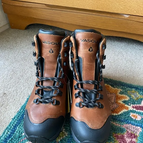 NWT Vasque Brown and Black Hiking Boots with Rugged Design