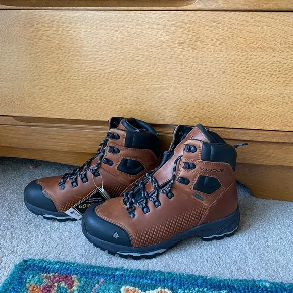 NWT Vasque Brown and Black Hiking Boots with Rugged Design
