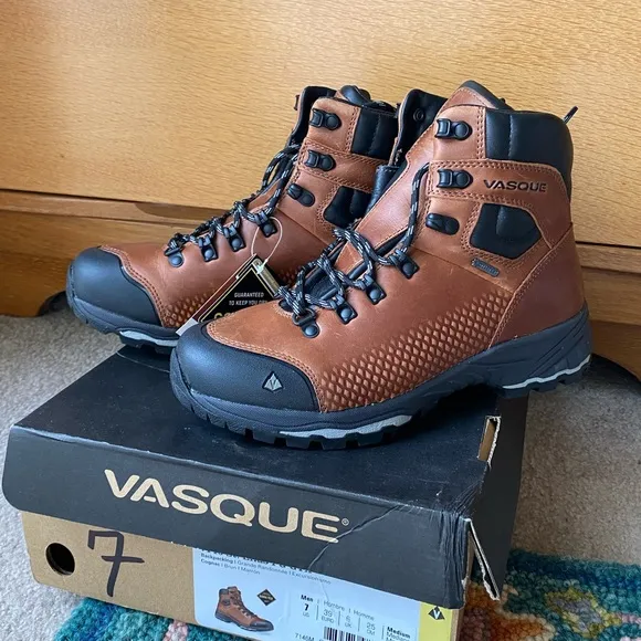 NWT Vasque Brown and Black Hiking Boots with Rugged Design