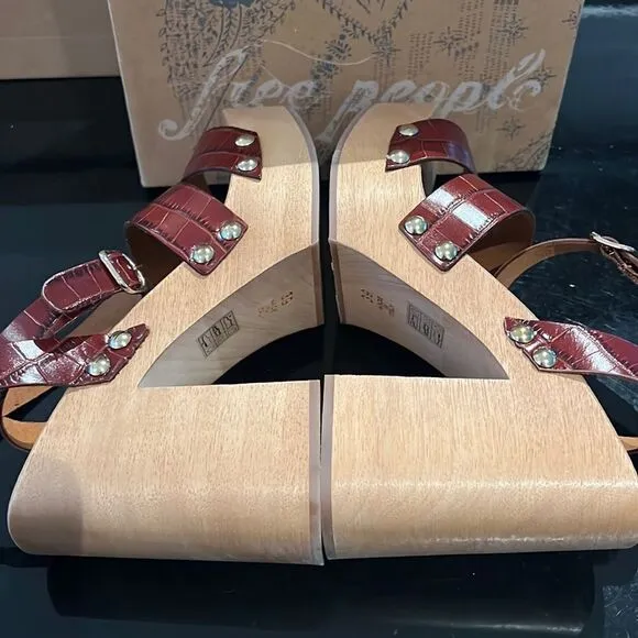 NWT Free People Mallory leather clog sandals 9
