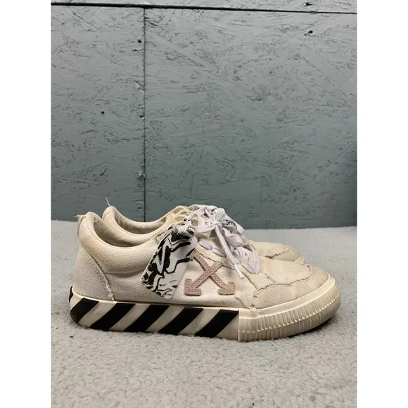Off-White Vulcanized Low Canvas Sneakers Size 37 White Black Arrows Stripe Sole