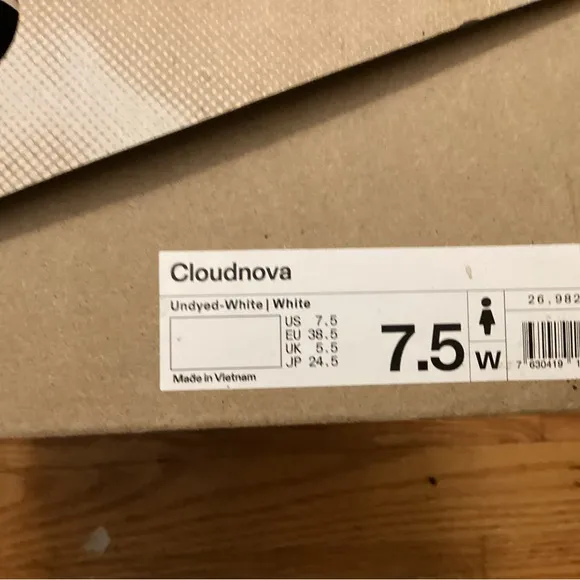 ON Cloudnova On Running White Modern Design Size 7.5