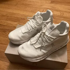 ON Cloudnova On Running White Modern Design Size 7.5