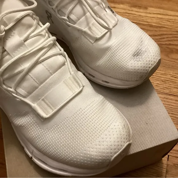 ON Cloudnova On Running White Modern Design Size 7.5