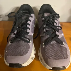 On Men’s Cloudflyer 4 Running Size 7.5 W Shark Pearl |71.98094|