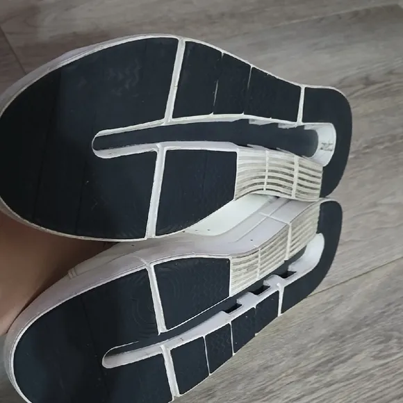 On Running White Sneakers Classic Athletic Design