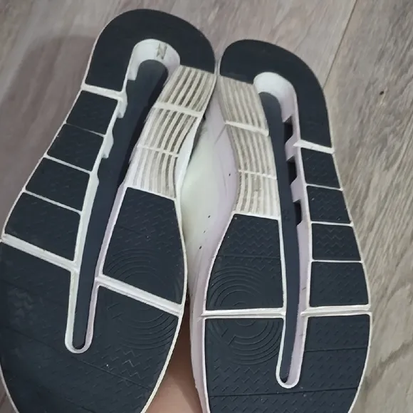 On Running White Sneakers Classic Athletic Design