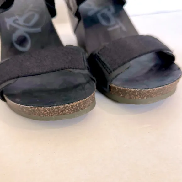 OTBT Trailblazer Black Wedge Sandals size 8 EUC