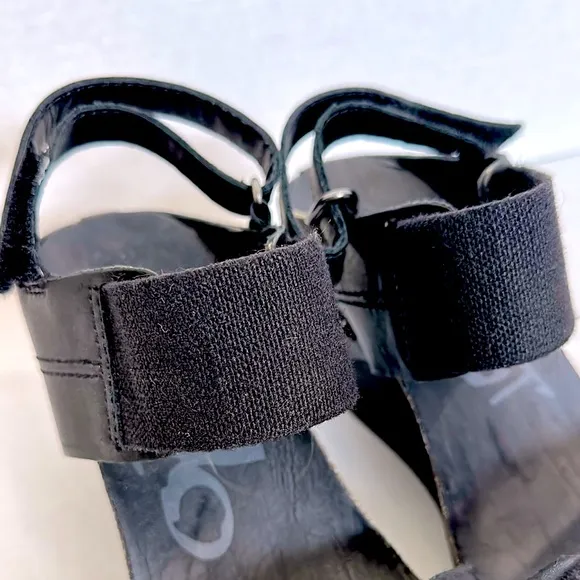 OTBT Trailblazer Black Wedge Sandals size 8 EUC