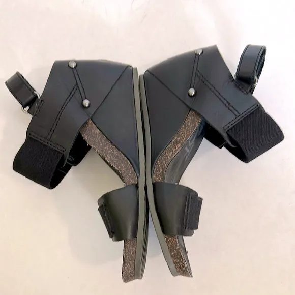 OTBT Trailblazer Black Wedge Sandals size 8 EUC