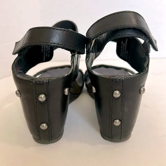 OTBT Trailblazer Black Wedge Sandals size 8 EUC