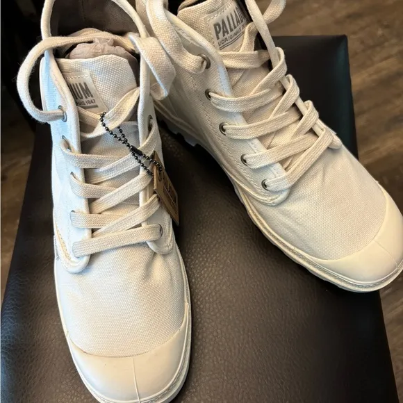 Palladium Pampa HI Women’s Size M 8 39.5 White Canvas High-Tops