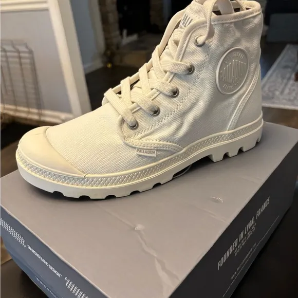Palladium Pampa HI Women’s Size M 8 39.5 White Canvas High-Tops