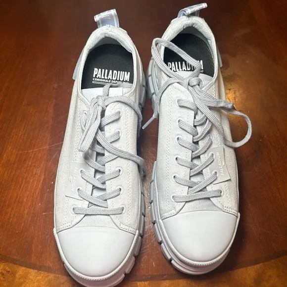 Palladium Revolt Lo Tx Bue Art women's boots size 7.5