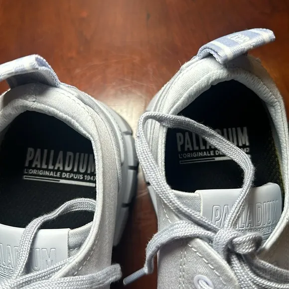 Palladium Revolt Lo Tx Bue Art women's boots size 7.5