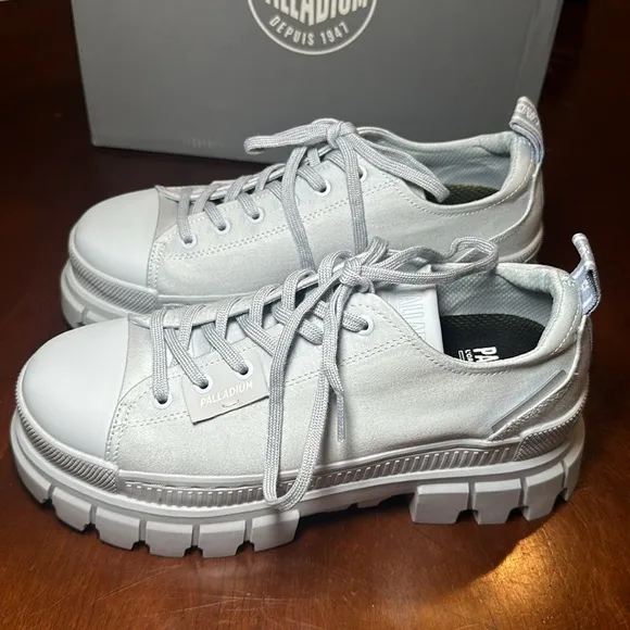 Palladium Revolt Lo Tx Bue Art women's boots size 7.5