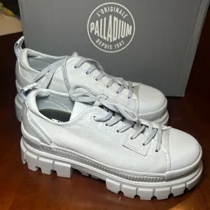 Palladium Revolt Lo Tx Bue Art women's boots size 7.5