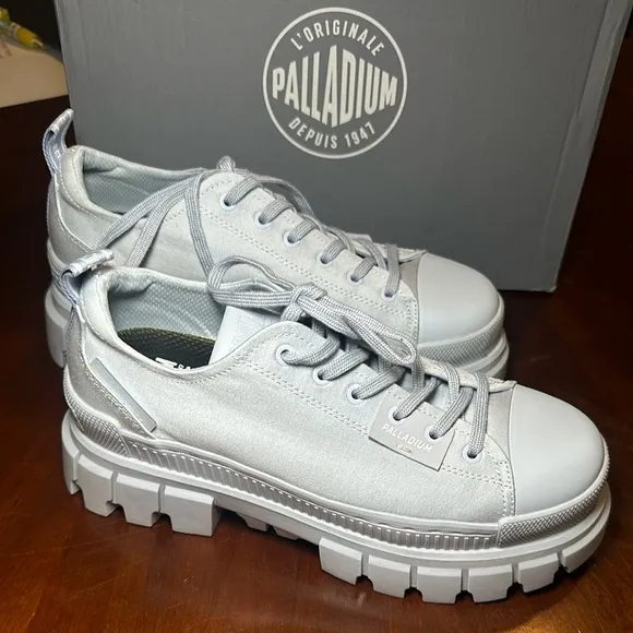 Palladium Revolt Lo Tx Bue Art women's boots size 7.5