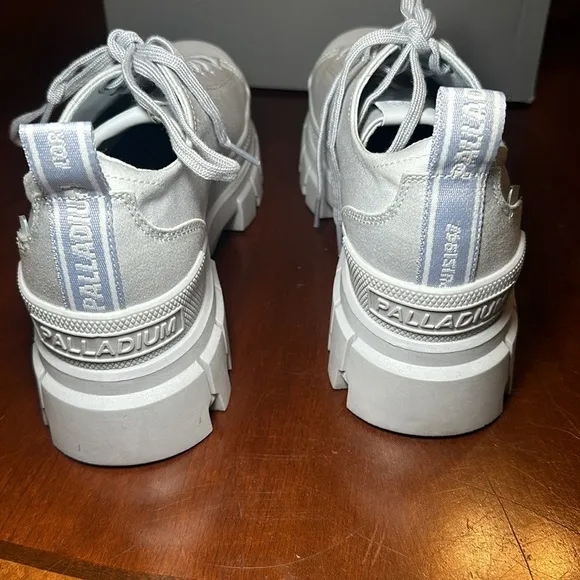 Palladium Revolt Lo Tx Bue Art women's boots size 7.5