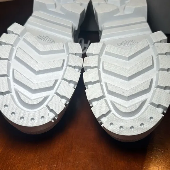 Palladium Revolt Lo Tx Bue Art women's boots size 7.5
