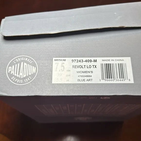 Palladium Revolt Lo Tx Bue Art women's boots size 7.5