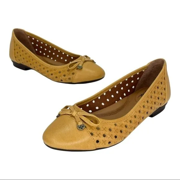 Patricia Nash Bettina Ochre Leather Perforated Bow Accent Womens Flats Size 6M