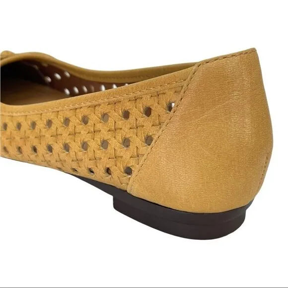 Patricia Nash Bettina Ochre Leather Perforated Bow Accent Womens Flats Size 6M