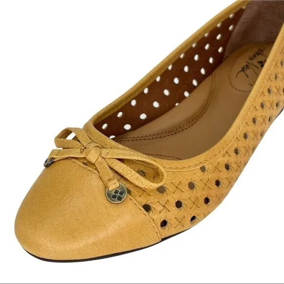 Patricia Nash Bettina Ochre Leather Perforated Bow Accent Womens Flats Size 6M