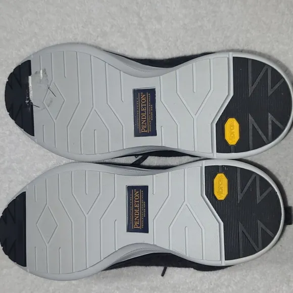 PENDLETLON WOOL SNEAKERS SIZE 8.5 MENS
