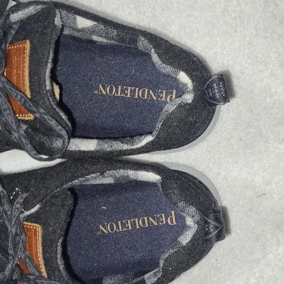 PENDLETLON WOOL SNEAKERS SIZE 8.5 MENS