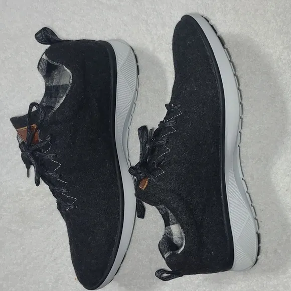 PENDLETLON WOOL SNEAKERS SIZE 8.5 MENS