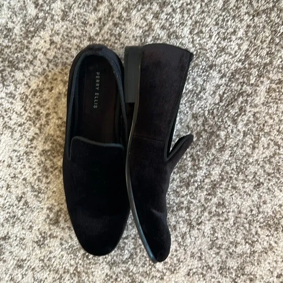 PERRY ELLIS VELVET LOAFERS