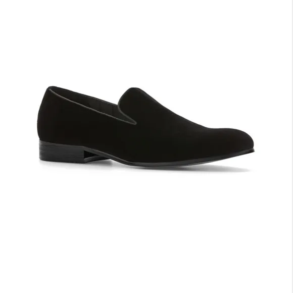 PERRY ELLIS VELVET LOAFERS