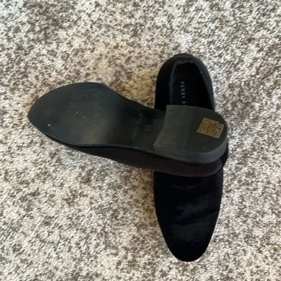PERRY ELLIS VELVET LOAFERS