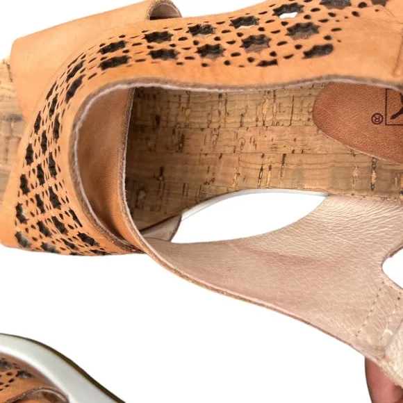 Pikolinos Leather Sandals with adjustable back strap. Size 38/7.5