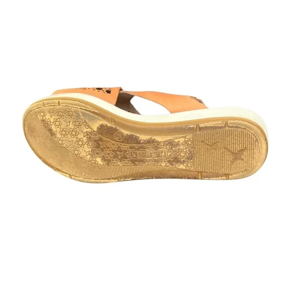 Pikolinos Leather Sandals with adjustable back strap. Size 38/7.5