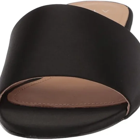 Pour La Victoire Mallory Black Slide Sandal Mules