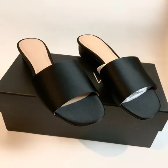 Pour La Victoire Mallory Black Slide Sandal Mules