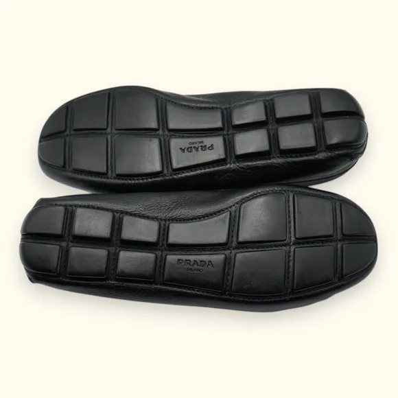 PRADA Women's Shoes Black Leather Driving Loafer with Gold Logo‎ Detail Size 6.5