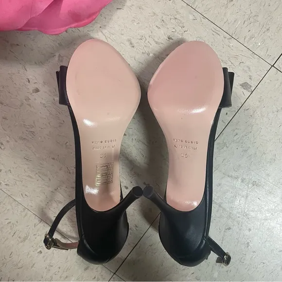 RED VALENTINO GARAVANI Sz 36 (US 5.5) Black Leather Ankle Strap Sandals Bow