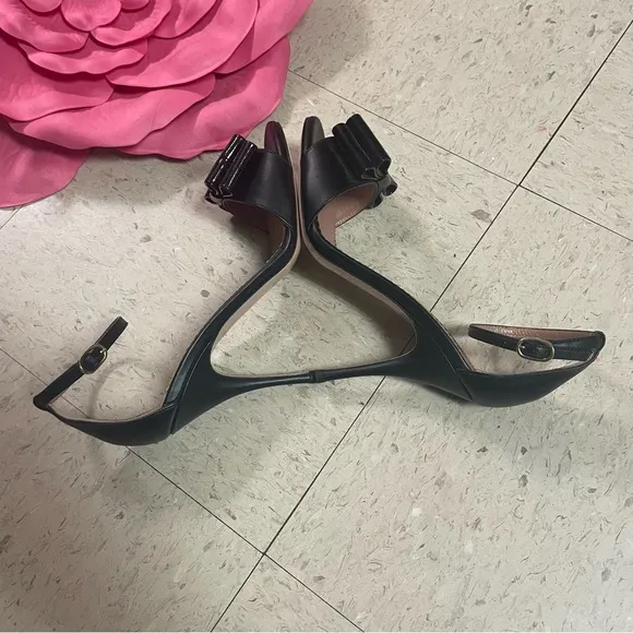 RED VALENTINO GARAVANI Sz 36 (US 5.5) Black Leather Ankle Strap Sandals Bow