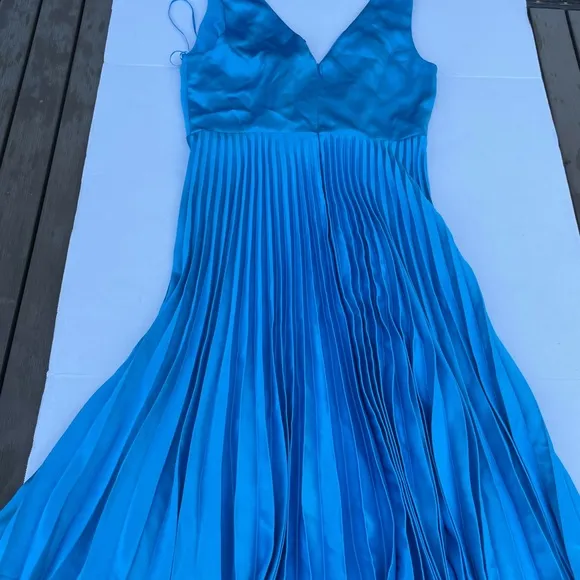 Reiss Alicia Satin Pleated Midi Dress Blue Sz 8 Crossover V-Neck Plunge Neckline