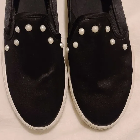 REPORT Aioli Pearl Round Toe Slip-on Sneakers Loafers with Faux Pearls Size 8.5
