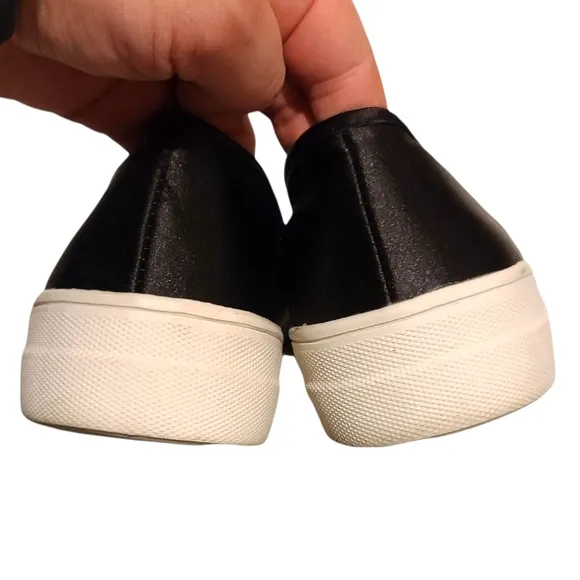 REPORT Aioli Pearl Round Toe Slip-on Sneakers Loafers with Faux Pearls Size 8.5