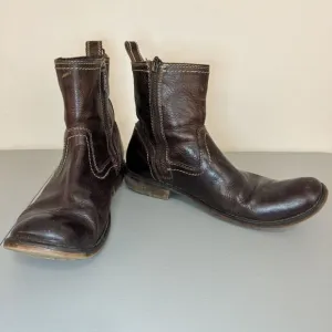Roan Brown Distressed Leather Harness Pull On Side Zipper Rubber Sole Boots 10.5