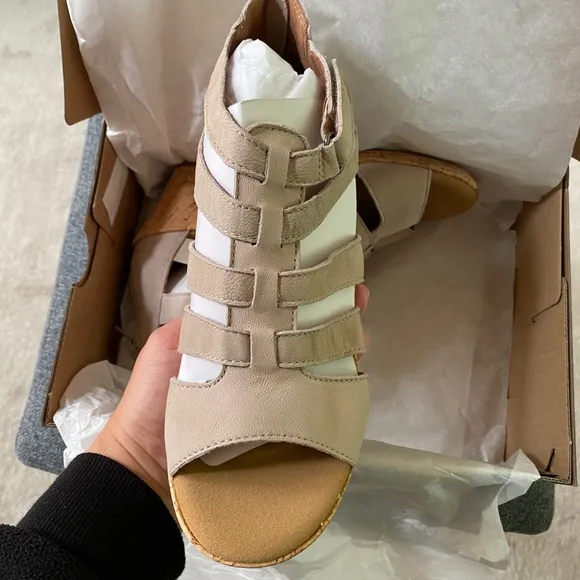 ROCKPORT Leather Gladiator Wedge Sandals 7 Wide